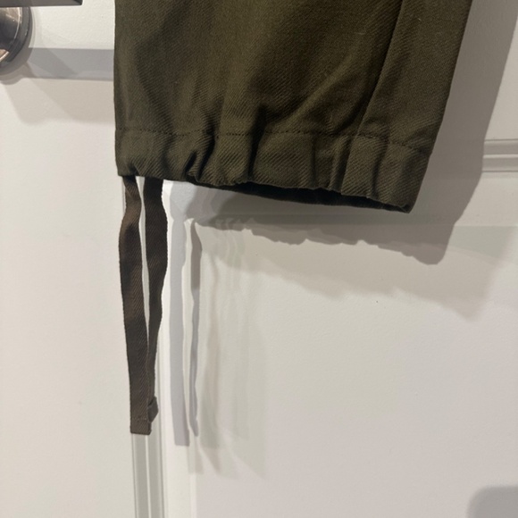 Banana Republic Cargo Pants - Picture 5 of 9